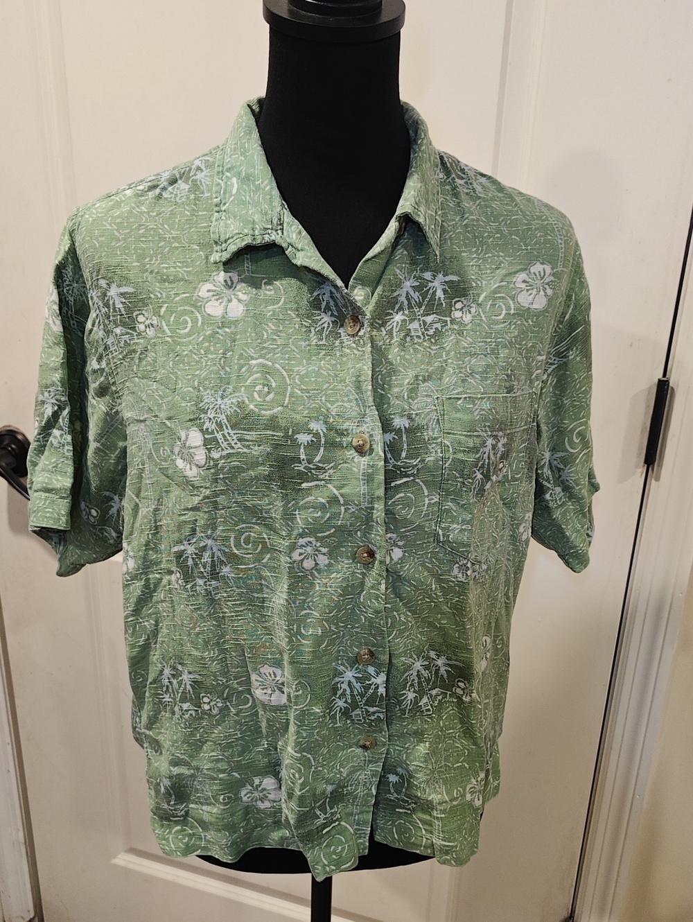 Columbia Green Short-Sleeve Tropical Print Button-Up Shirt